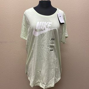 Nike Women's Sportswear Essential Futura Tee, 2X